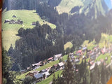Detail Leinwandbild Bergdorf im Sommer
