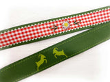 Detail Edelweiss-Druck, rotweisses Karo und Steinbock-Motiv