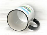 Liegende Tasse mit schwarzem Rand