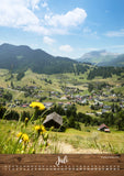 Blick auf Hirschegg, Heuberg und Ifen im Hintergrund, gelbe Blumen im Vordergrund