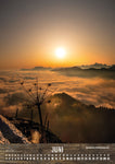 Juni. Sonnenaufgang am Walmendinger Horn über dicker Wolkendecke.