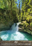 Juli. Schwarzwasserbach, kleiner Wasserfall. Klares kaltes Wasser im Wald.