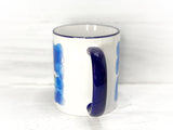 Tasse mit blauem Griff