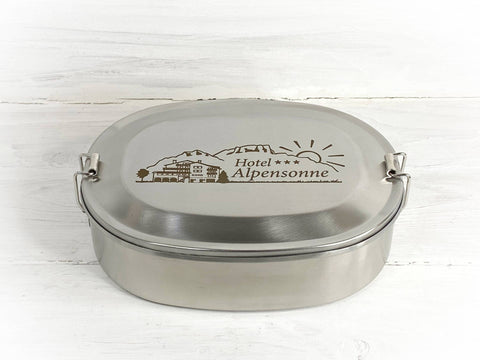 Ovale Brotzeitbox aus Metall mit Hotel-Logo